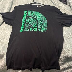 Men’s north face t shirt size large